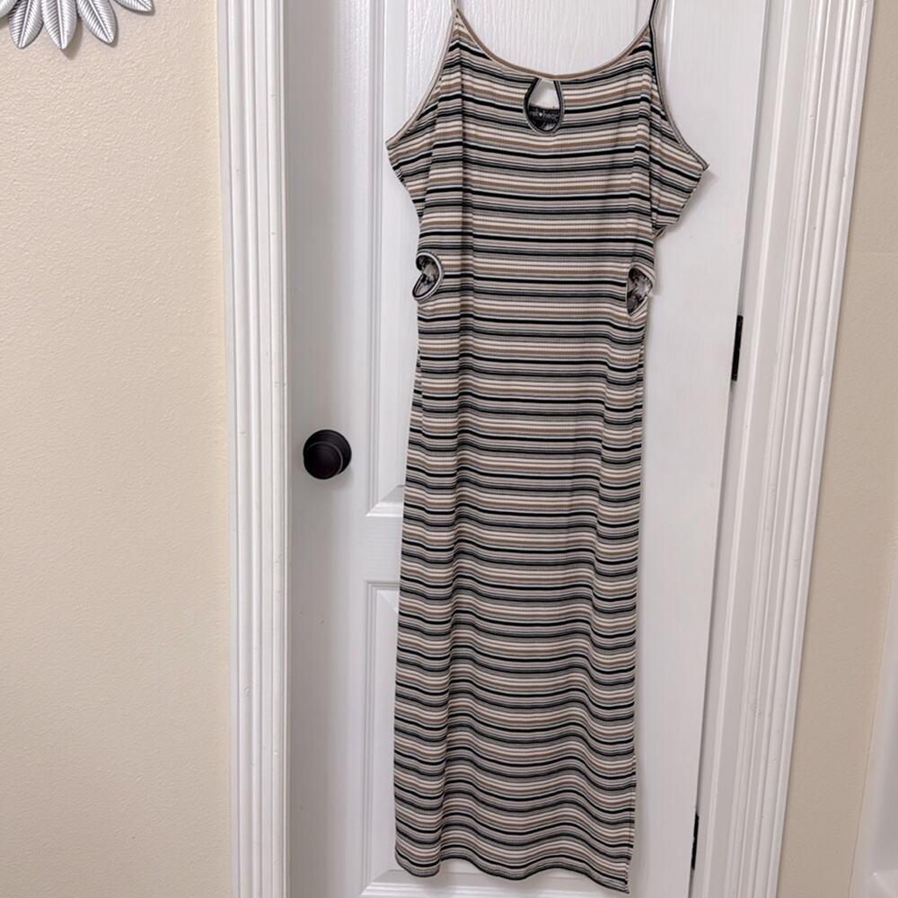Derek heart tan black striped maxi dress rib cutout keyhole size 2x